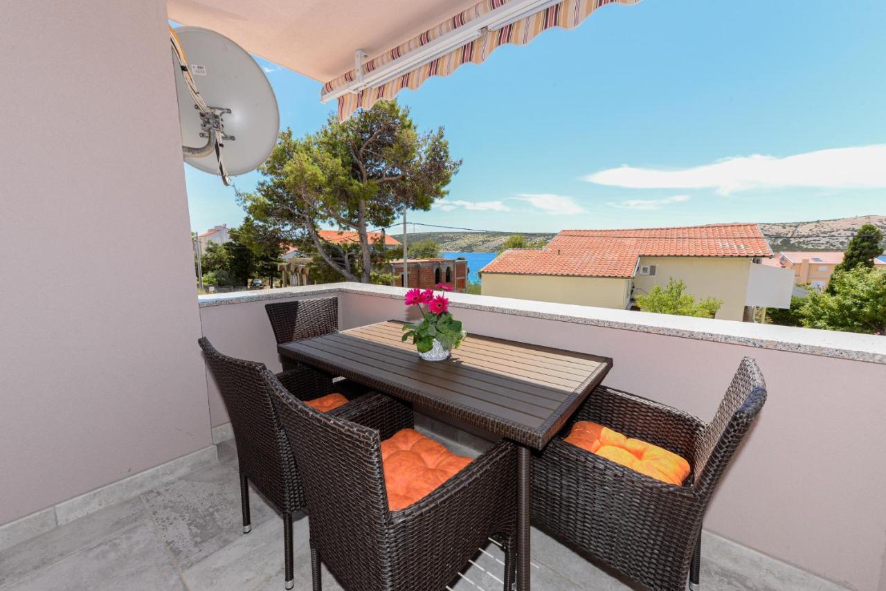 Apartments Amfora - Cozy And Modern Apartments For Up To 15 People, 100M From The Sea And Beach Stara Novalja Luaran gambar