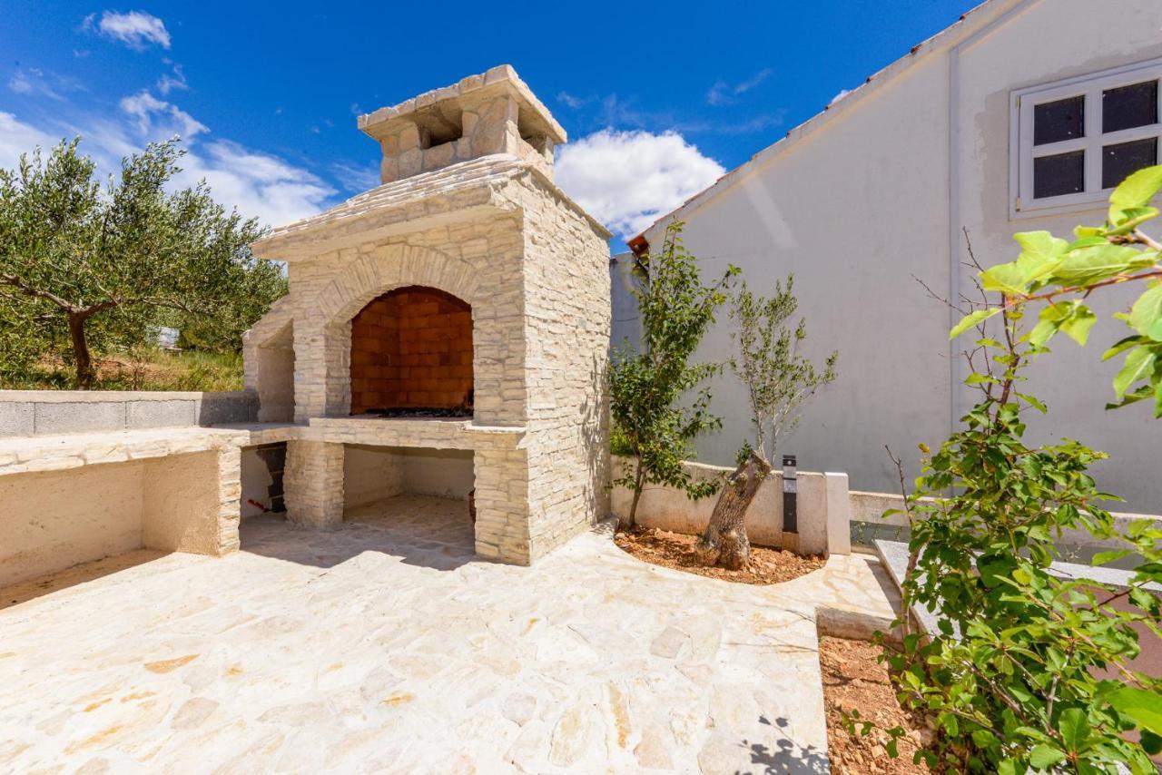 Apartments Amfora - Cozy And Modern Apartments For Up To 15 People, 100M From The Sea And Beach Stara Novalja Luaran gambar