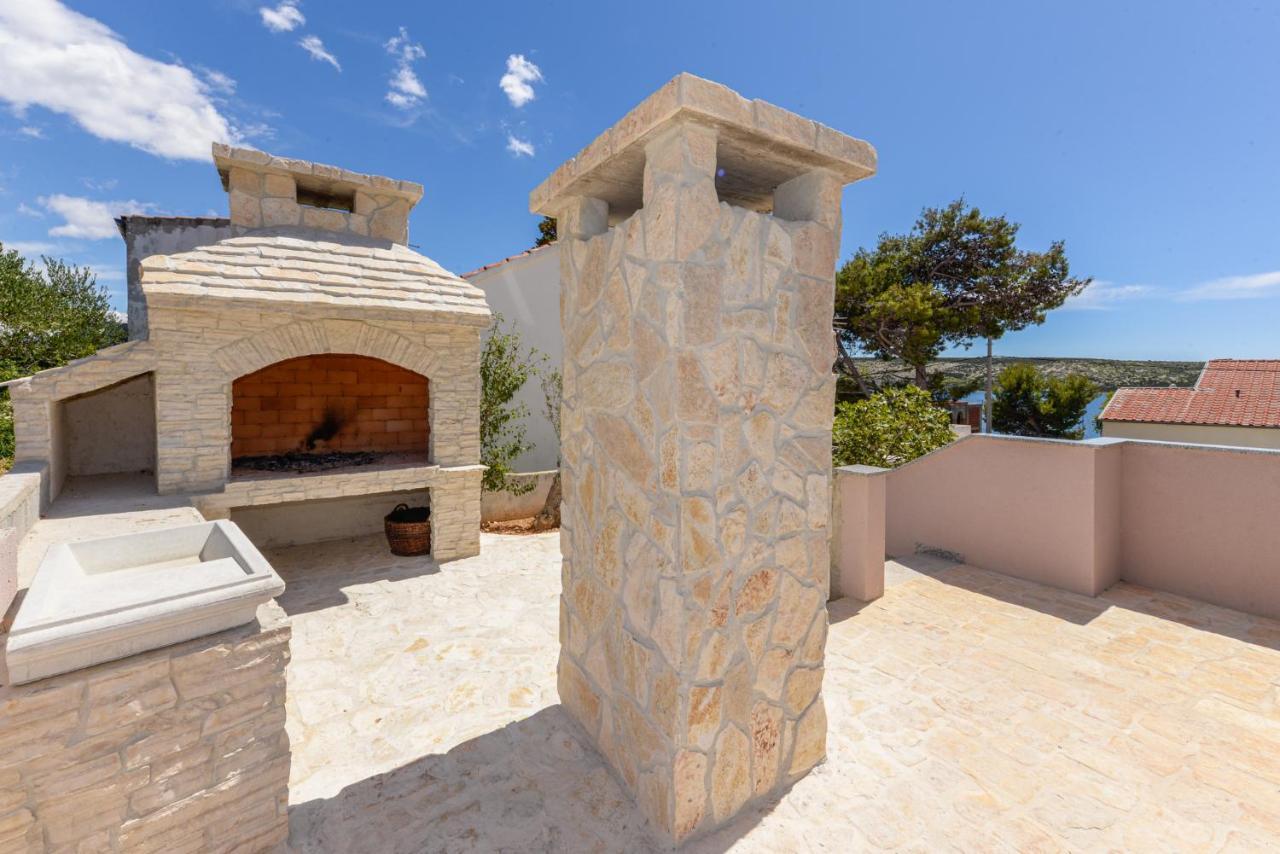 Apartments Amfora - Cozy And Modern Apartments For Up To 15 People, 100M From The Sea And Beach Stara Novalja Luaran gambar