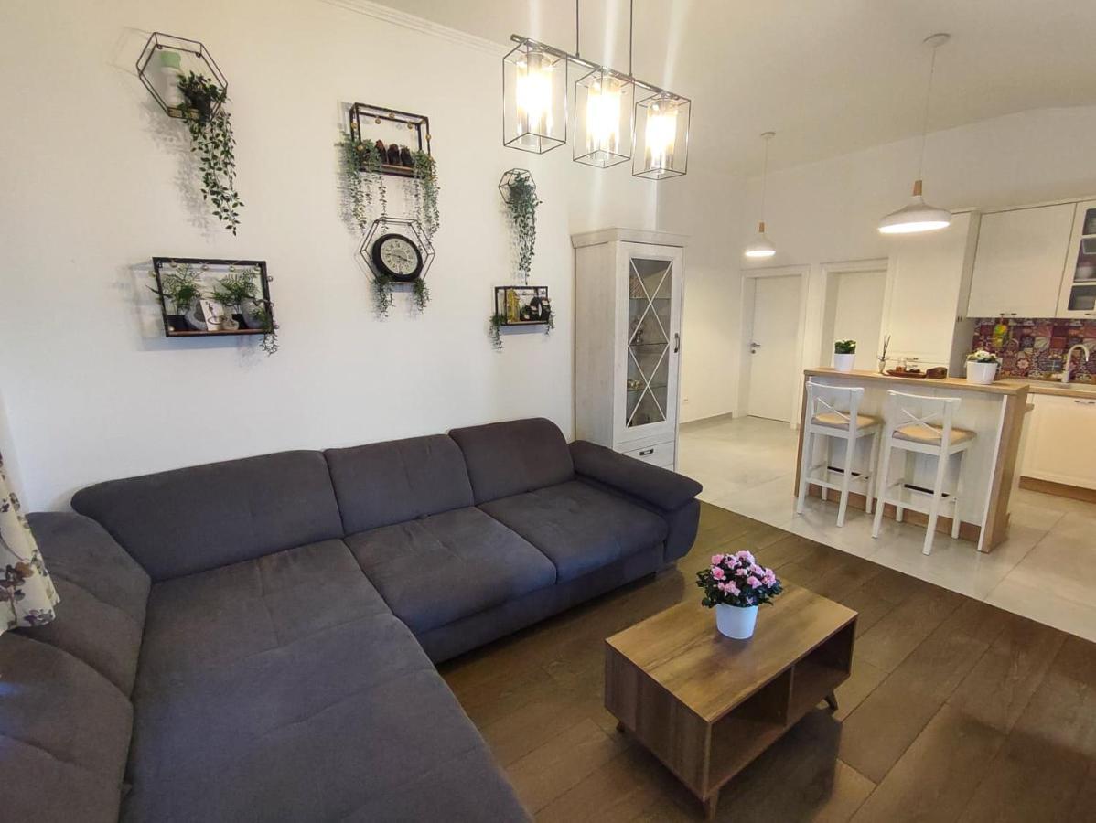 Apartments Amfora - Cozy And Modern Apartments For Up To 15 People, 100M From The Sea And Beach Stara Novalja Luaran gambar