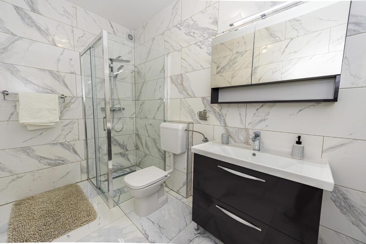 Apartments Amfora - Cozy And Modern Apartments For Up To 15 People, 100M From The Sea And Beach Stara Novalja Luaran gambar