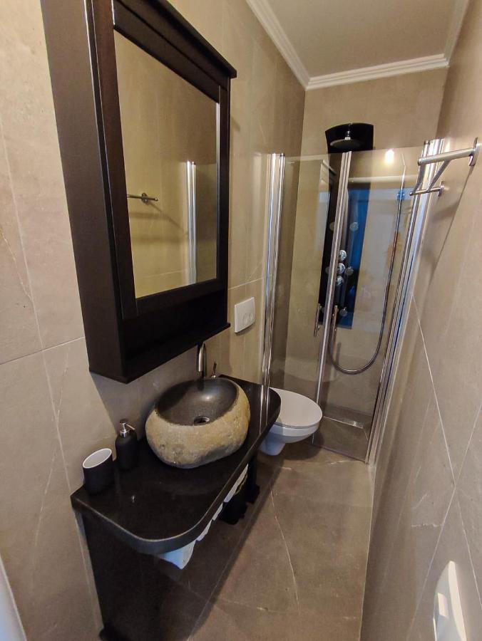 Apartments Amfora - Cozy And Modern Apartments For Up To 15 People, 100M From The Sea And Beach Stara Novalja Luaran gambar
