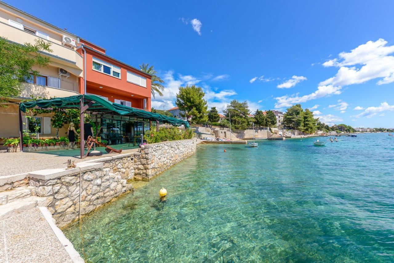 Apartments Amfora - Cozy And Modern Apartments For Up To 15 People, 100M From The Sea And Beach Stara Novalja Luaran gambar