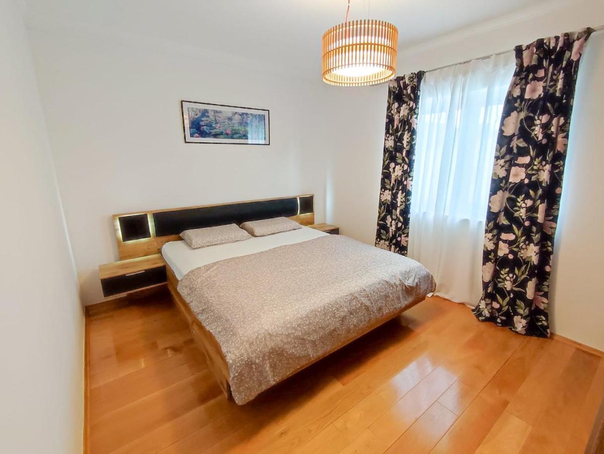 Apartments Amfora - Cozy And Modern Apartments For Up To 15 People, 100M From The Sea And Beach Stara Novalja Luaran gambar